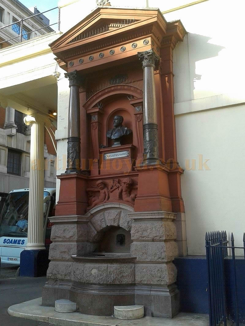 The Augustus Harris Memorial Fountain at the Theatre Royal, Drury Lane in September 2014 - Photo M.L.