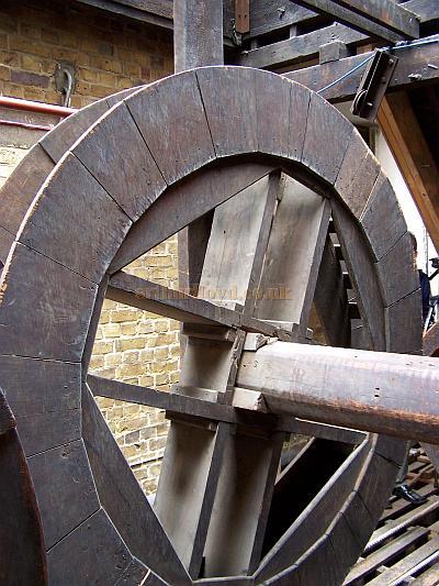 Early flying equipment at the Comedy Theatre in September 2009 - Photo M.L.