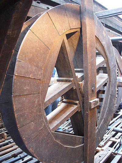Early flying equipment at the Comedy Theatre in September 2009 - Photo M.L.