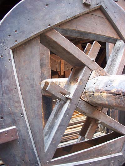 Early flying equipment at the Comedy Theatre in September 2009 - Photo M.L.