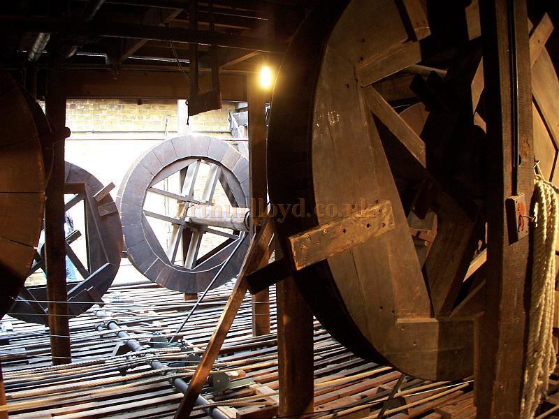 Early flying equipment at the Comedy Theatre in September 2009 - Photo M.L.