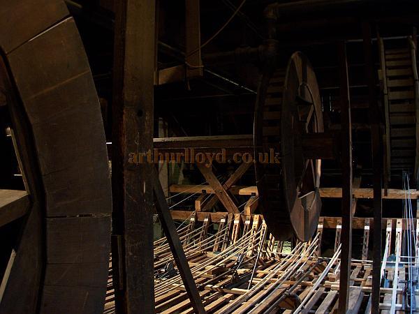 Early flying equipment at the Comedy Theatre in September 2009 - Photo M.L.