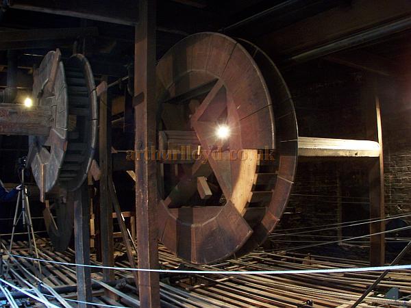 Early flying equipment at the Comedy Theatre in September 2009 - Photo M.L.