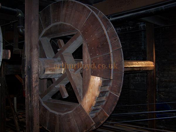 Early flying equipment at the Comedy Theatre in September 2009 - Photo M.L.
