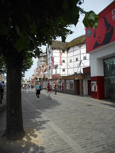 Shakespeare's Globe Theatre in June 2014 - Photo M.L. 